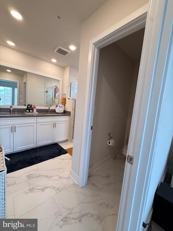 Building Photo - 11470 St Luke Dr