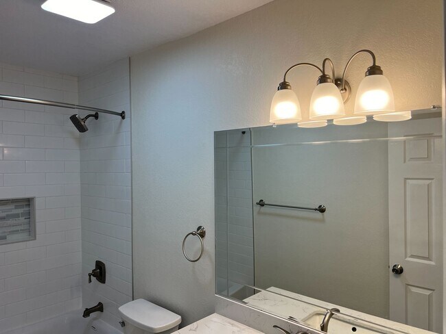 Building Photo - FARQUHAR 4081-4087