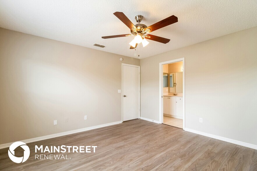 Building Photo - 2826 Delcrest Ct