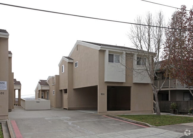 Building Photo - 531 Watson St