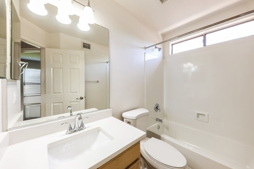 Building Photo - 3556 S Adelle