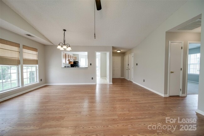 Building Photo - 120 Lantana Dr