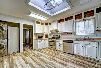 Building Photo - 188 Rosalie Dr