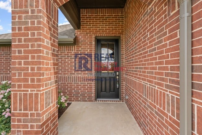 Building Photo - 348 Paloma St