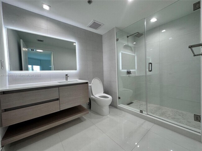 Building Photo - 335 S Biscayne Blvd