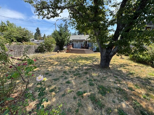 Building Photo - 3 Bedroom Home in College Hill Neighborhood