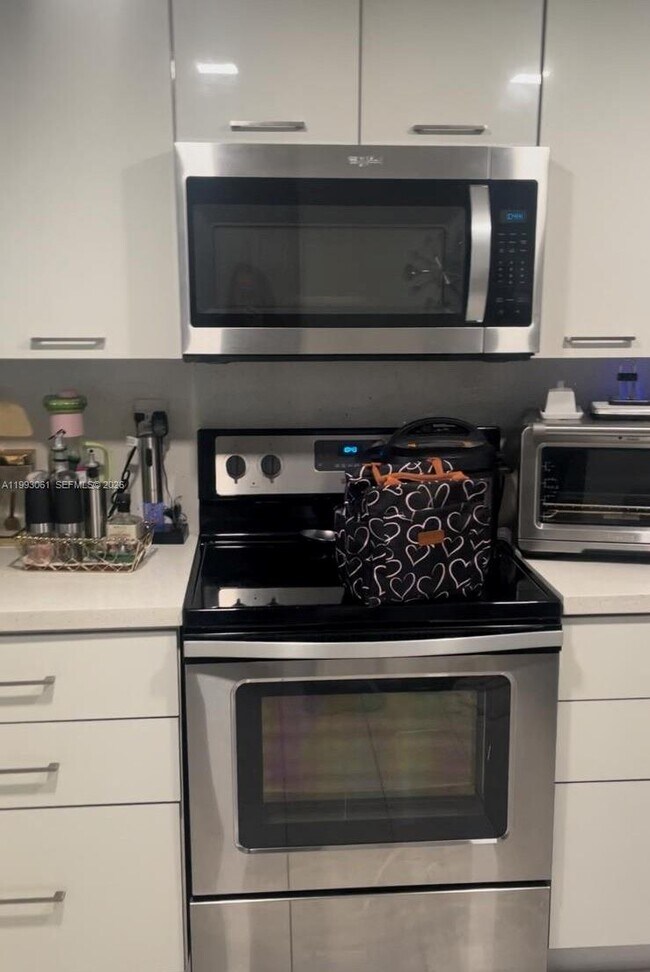 Building Photo - 10000 NW 9th St Cir