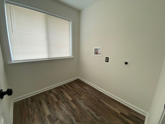 Building Photo - 34 Lyons Dr NW
