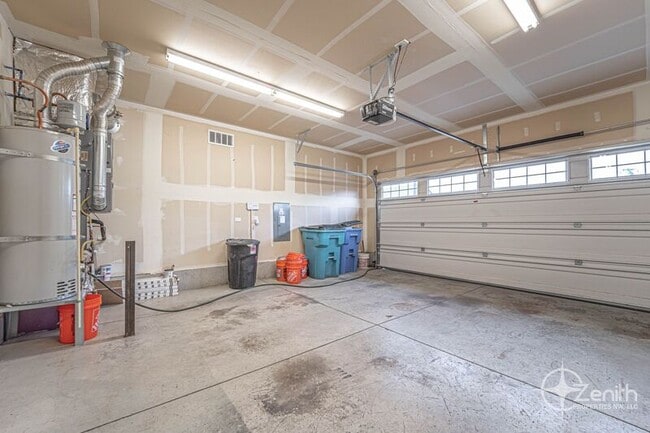 Building Photo - 10402 NE 67th Ave