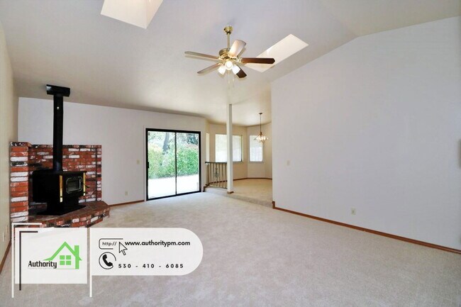 Building Photo - 1844 Breckenwood Dr