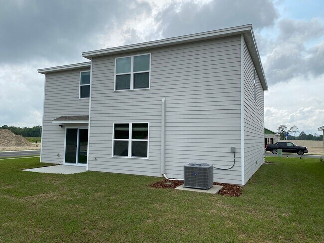 Building Photo - Avalon Woods 4/3/2 ***WON'T LAST***