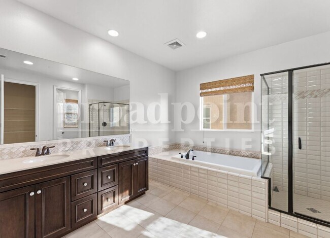 Building Photo - 1672 N Las Flores Dr