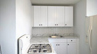 Building Photo - 730 Kohn St