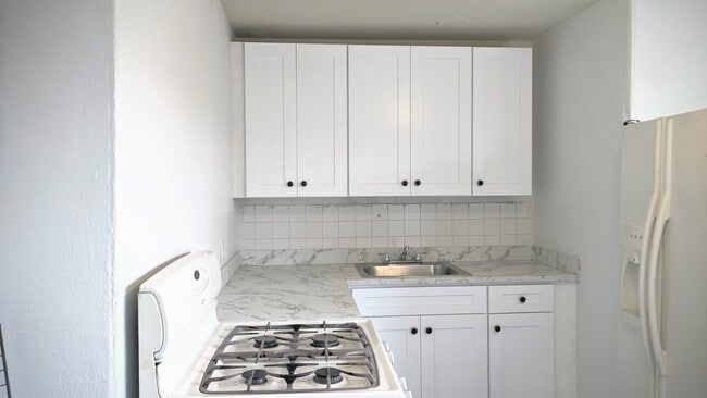 Building Photo - 730 Kohn St