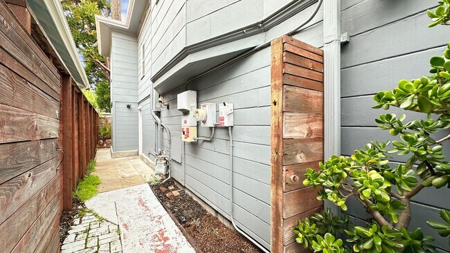 Building Photo - Private Gated Studio with Shared Backyard | Border of Emeryville & North Oakland