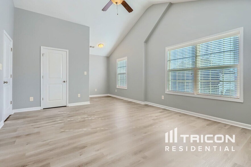 Building Photo - 27 Hillshire Dr
