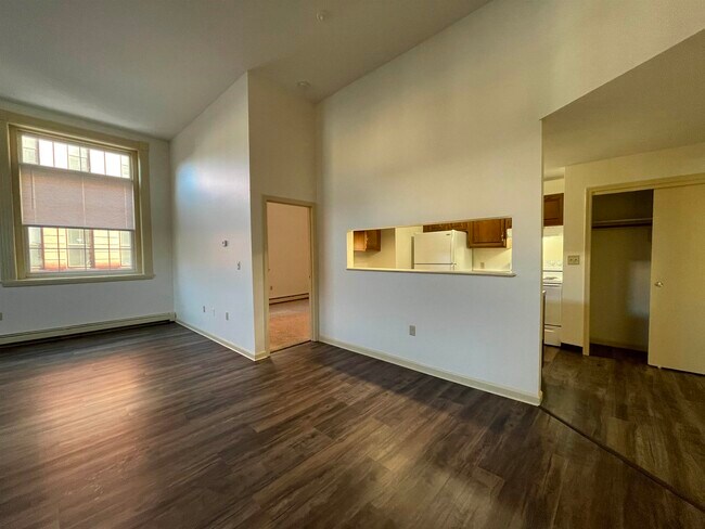 Building Photo - 521 Pine St