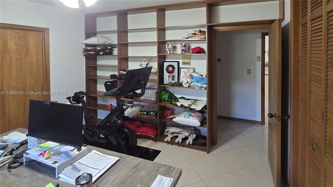 Building Photo - 15305 SW 74th Ct