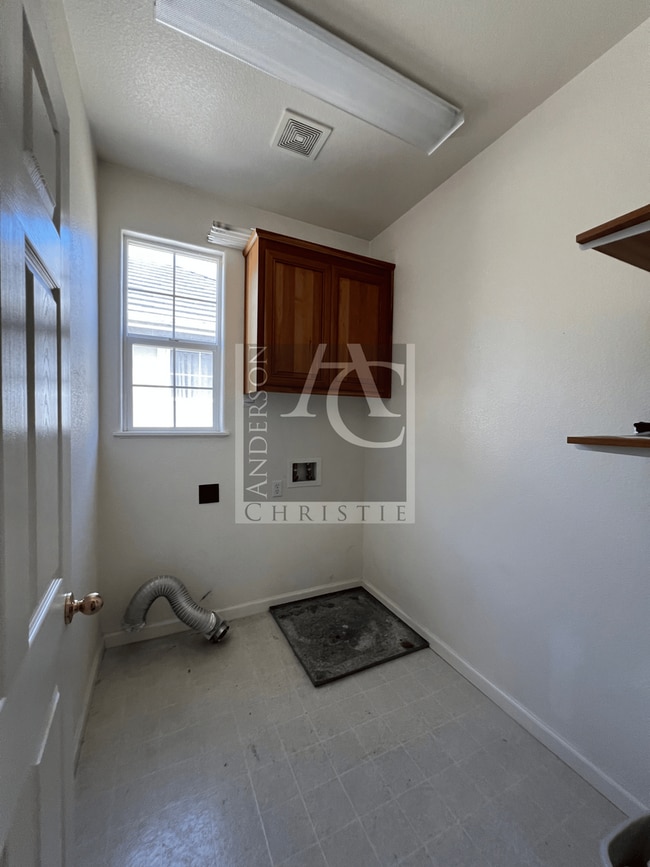 Building Photo - 4br in Bay Breeze Community