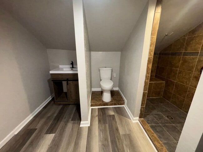 Building Photo - 203 W Magnolia St