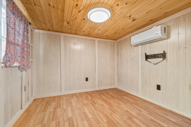 Building Photo - 307 Lnb St