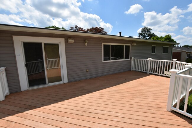 Building Photo - 4015 Heathfield Rd