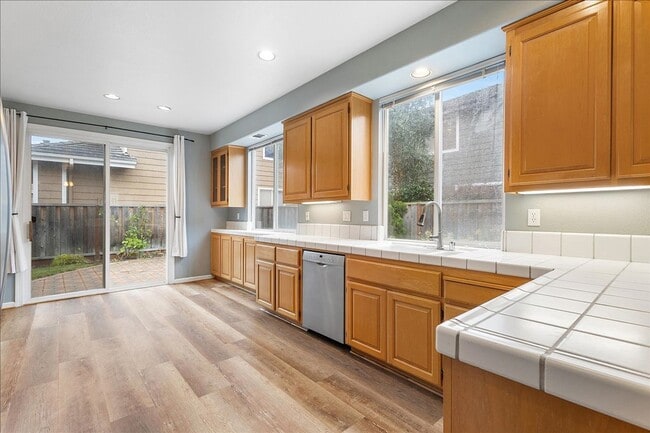 Building Photo - 16 Smith Ct