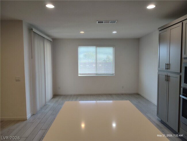 Building Photo - 9648 Sunstone Sparkle Ave