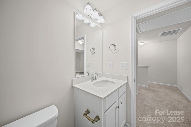 Building Photo - 916 S Battleground Ave