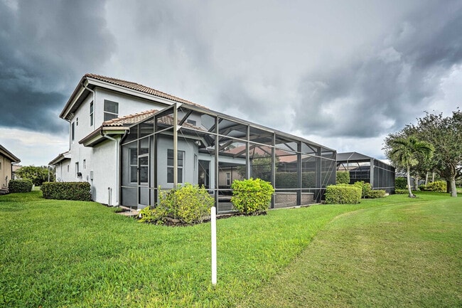 Building Photo - 6096 Dogleg Dr