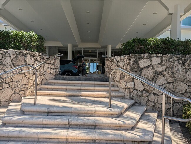 Building Photo - 6917 Collins Ave
