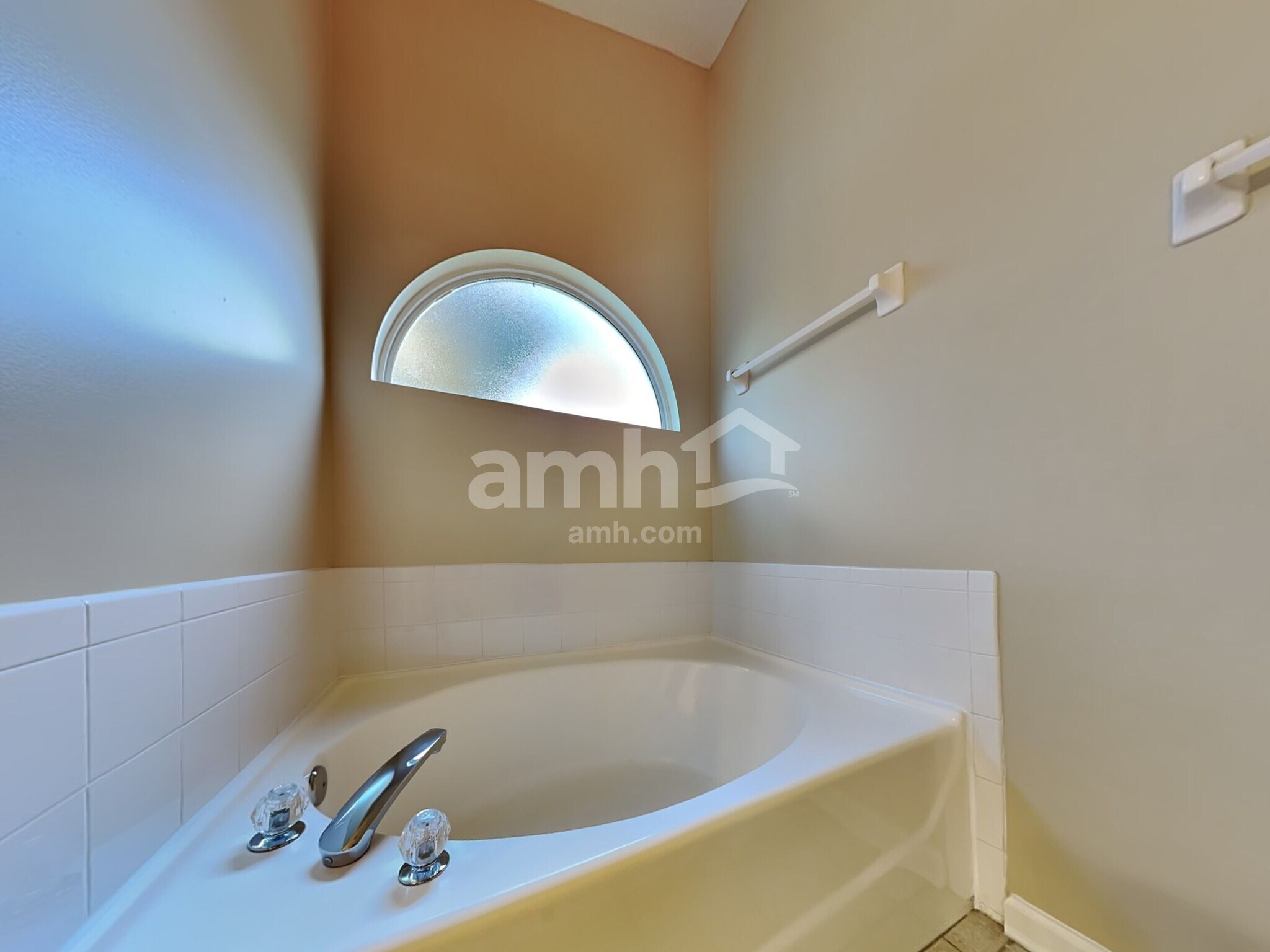 Building Photo - 807 Hickory Knolls Dr