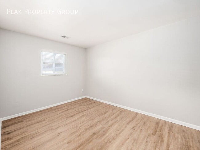 Building Photo - 620-622 Riverview Drive-2 Bedroom