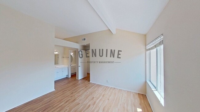 Building Photo - 2Bd 1Ba Condo in Newport Beach