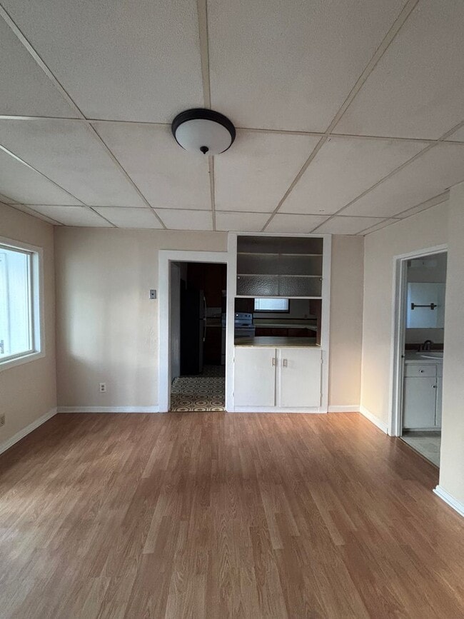 Building Photo - 3 Bedroom 2 Bath House with an office