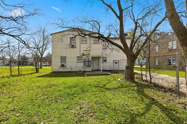 Building Photo - 1226 5th Ave N