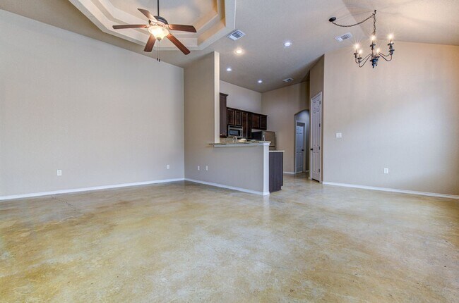 Building Photo - Nice 3 Bedroom Duplex located in New Braunfels!