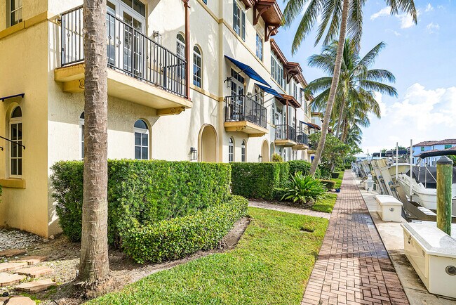 Building Photo - 824 Virginia Gardens Dr