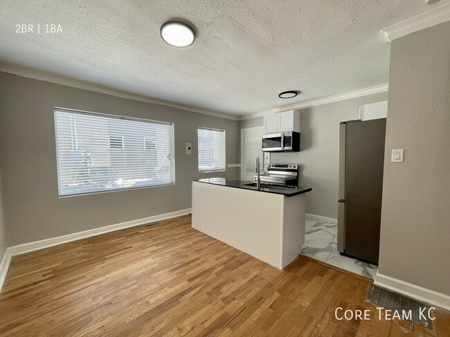 Building Photo - 1114 W 45th St