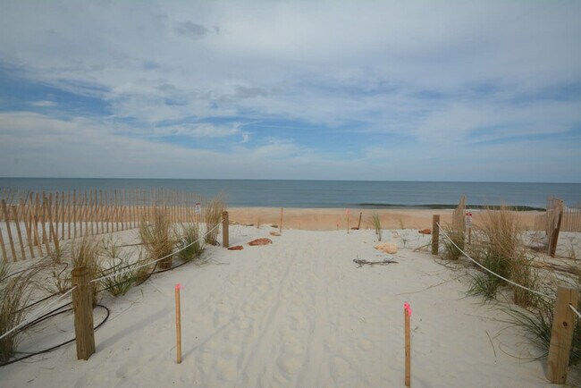 Building Photo - 62 Moody Dr