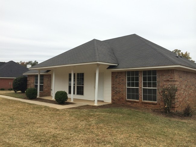 Building Photo - 484 Stone Rd