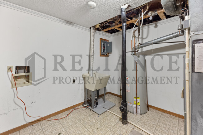 Building Photo - 510 N Parkridge St