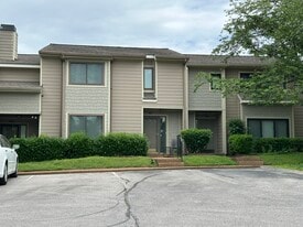 Building Photo - 616 Barlin Dr