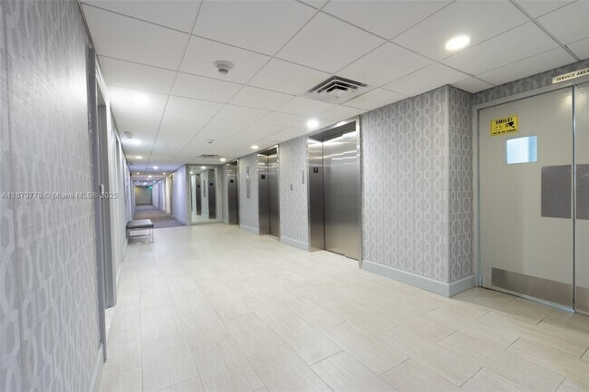 Building Photo - 300 Bayview Dr