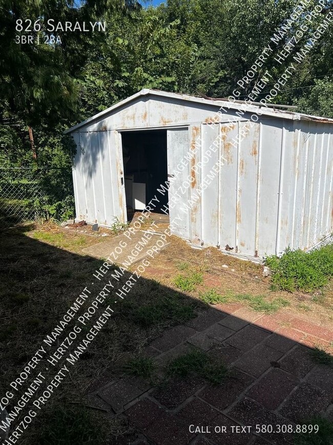 Building Photo - 826 Saralyn-