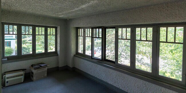 Building Photo - 202 Ridgeland Ave