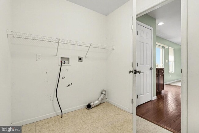 Building Photo - 27 E Imperial Dr