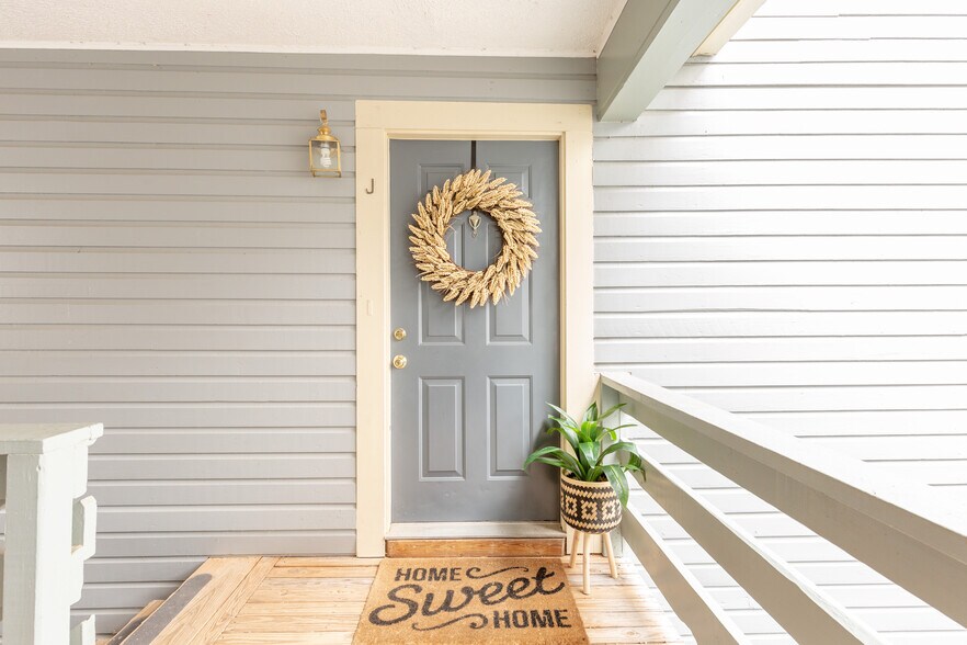 Building Photo - 2241 Lovedale Ln