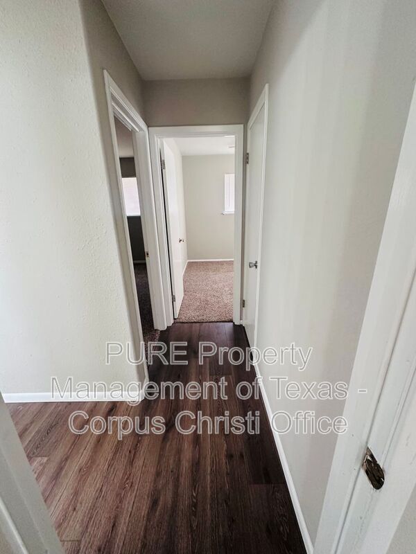 Building Photo - 4006 Panama Dr