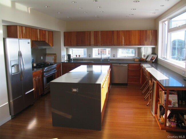 Building Photo - 100 Nantwick St